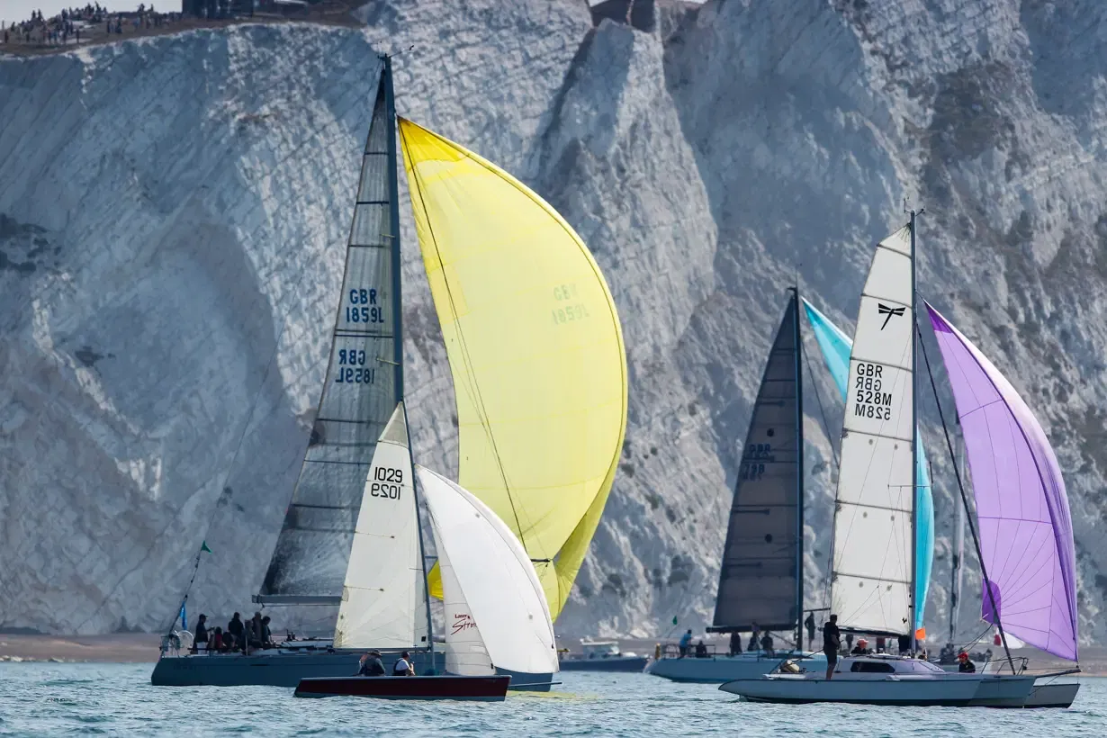 The Needles. Trilemma, GBR 528M, SFIDA, GBR 1859