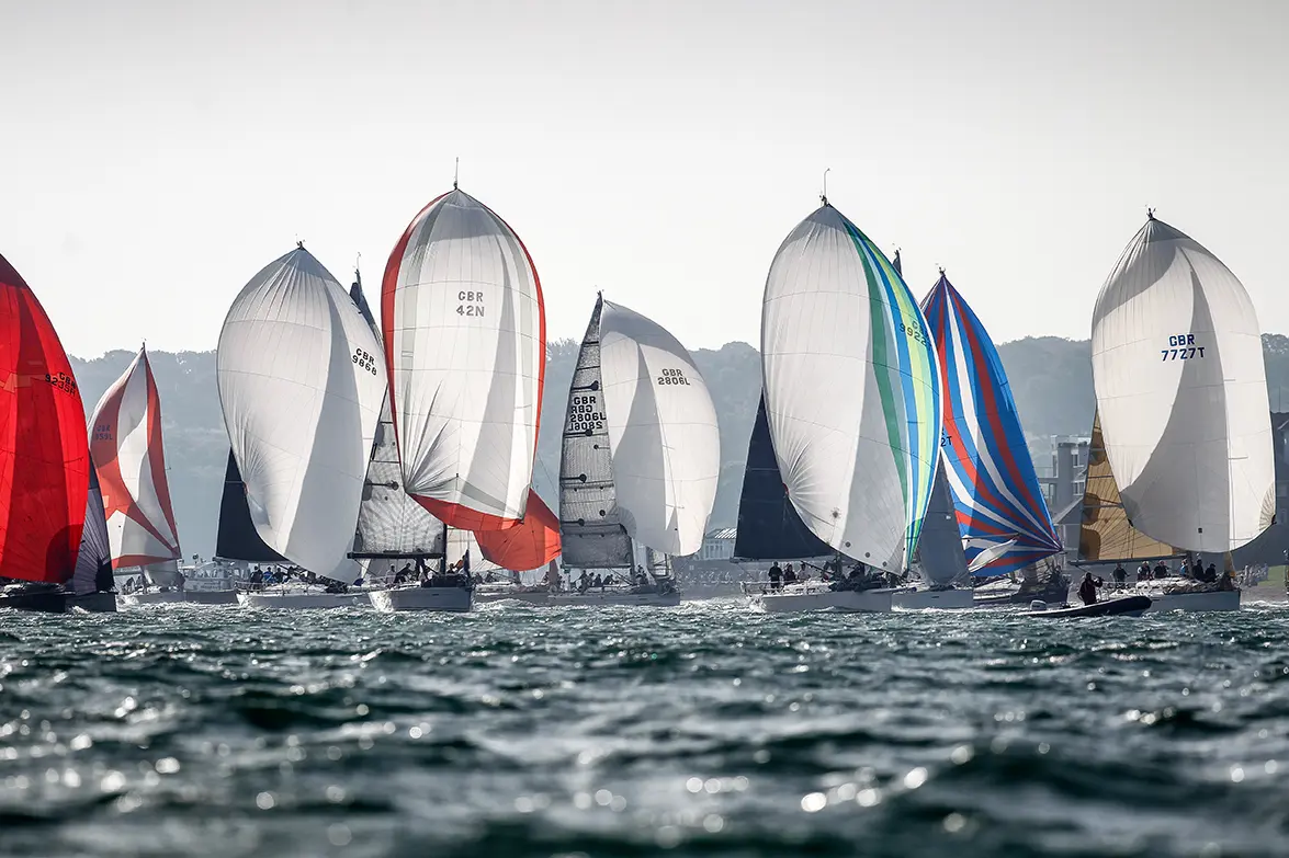 2019 Race start. La Reponse, R and W, Musketeer, GBR 42N, GBR 7727T