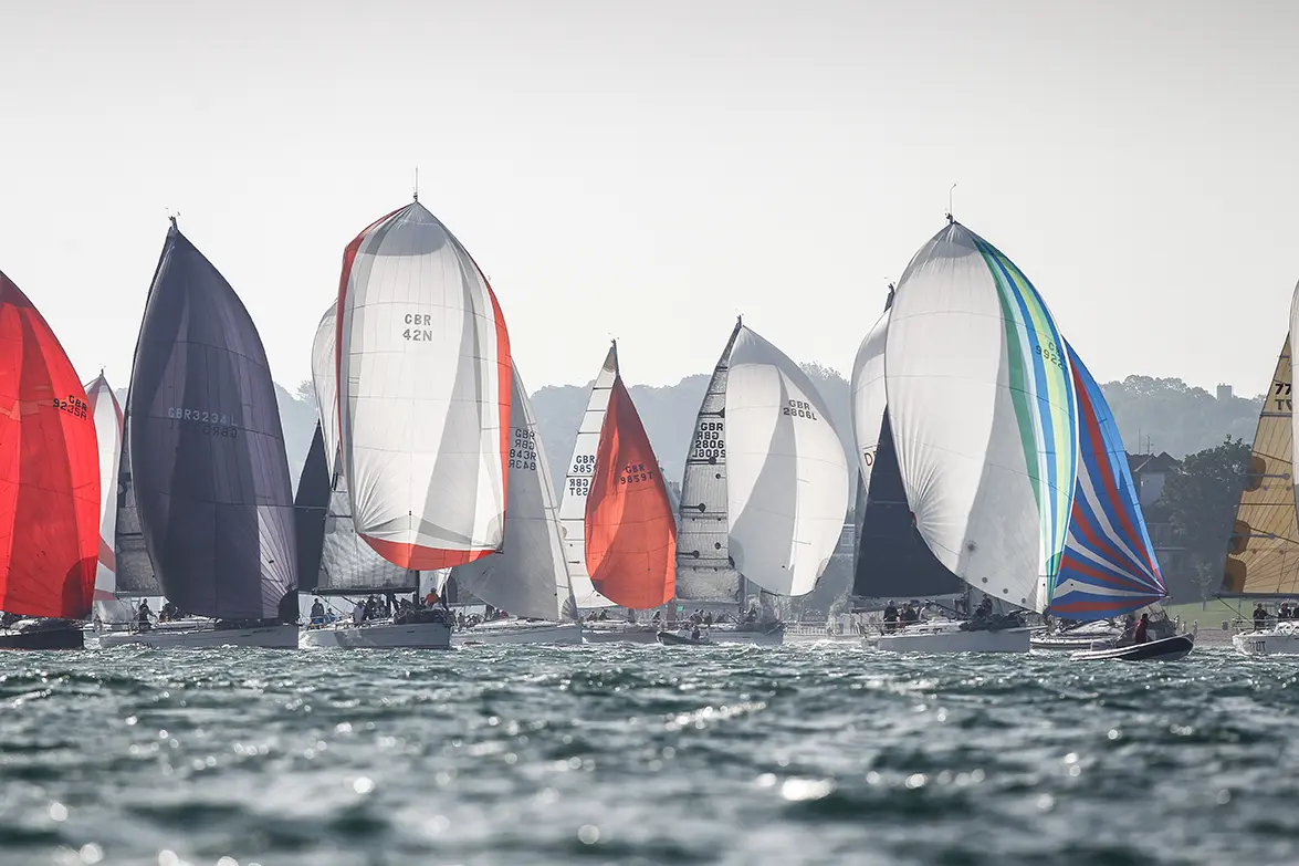 2019 Race start. La Reponse, R and W, Musketeer, GBR 42N, GBR 7727T