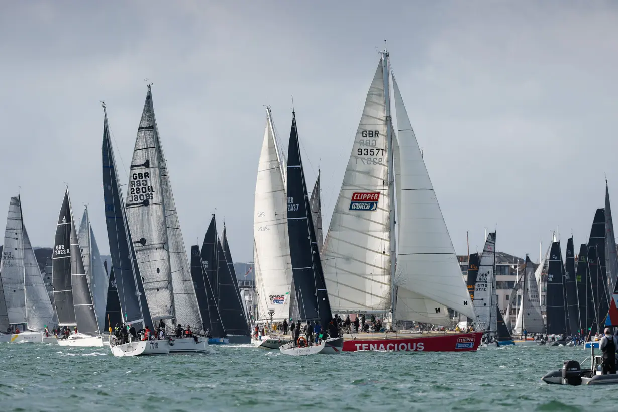 2022 race start, Tenacious, GBR 9357, Il Corvo, NED 53037