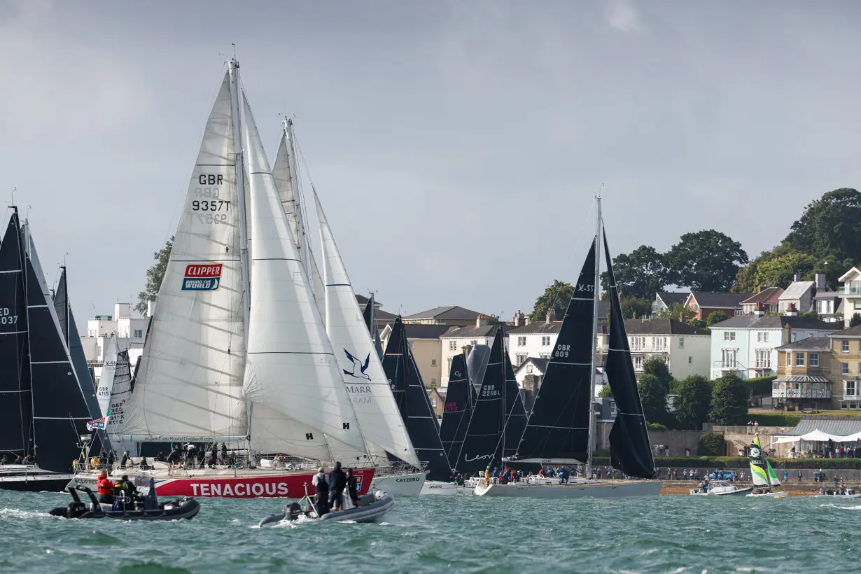 2022 race start, Lutine, Tenacious, GBR 9357T