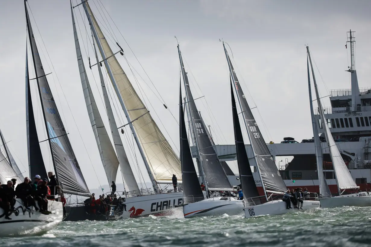 2022 race start, GBR 79R, GBR 251, Challenge Wales