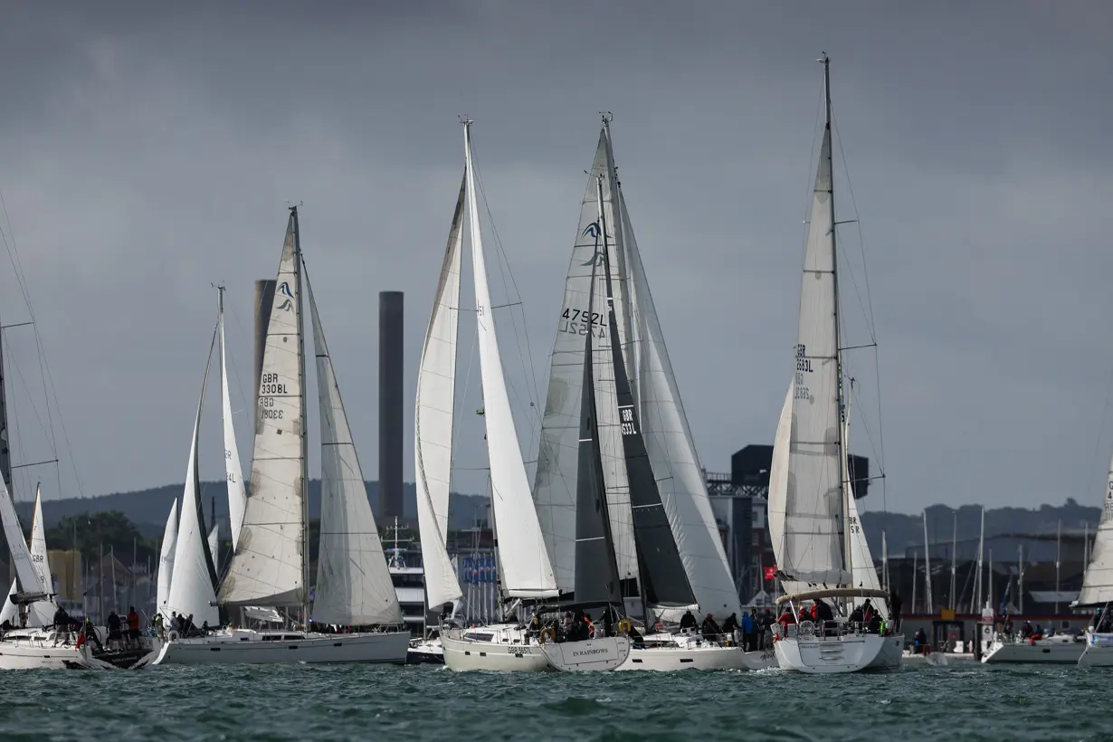 2022 race start, GBR 330BL