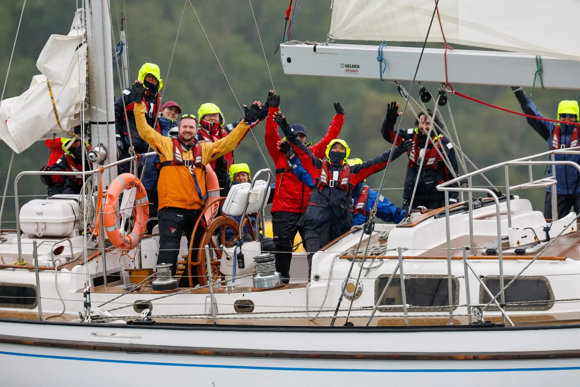 Round the Island Race 2025 – Race finish