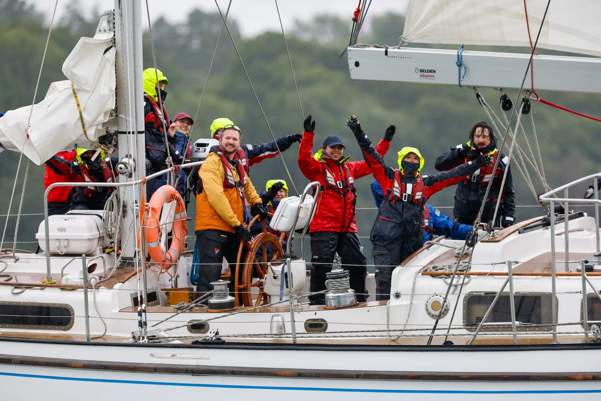 Round the Island Race 2025 – Race finish