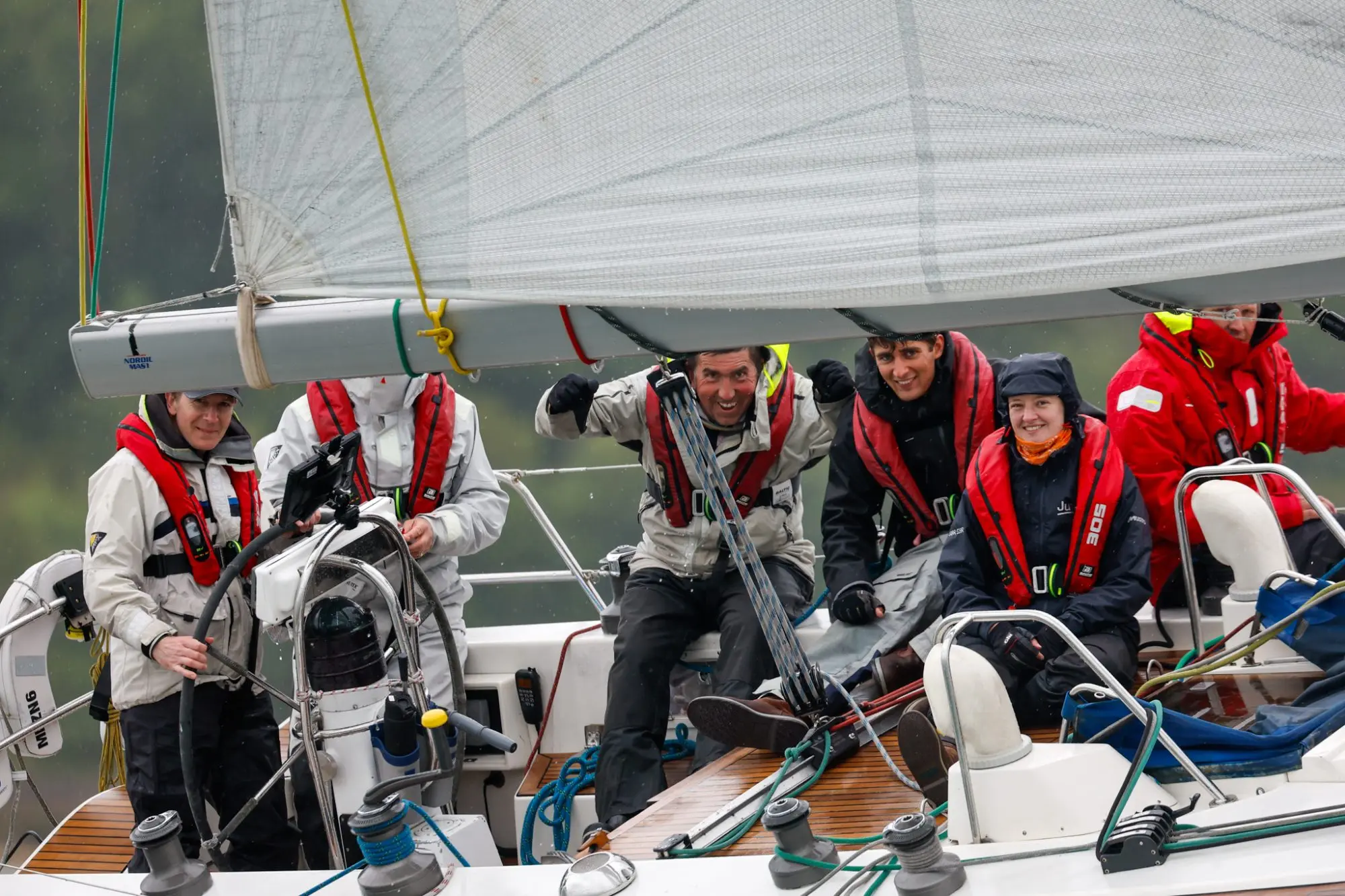 Round the Island Race 2025 – Race finish
