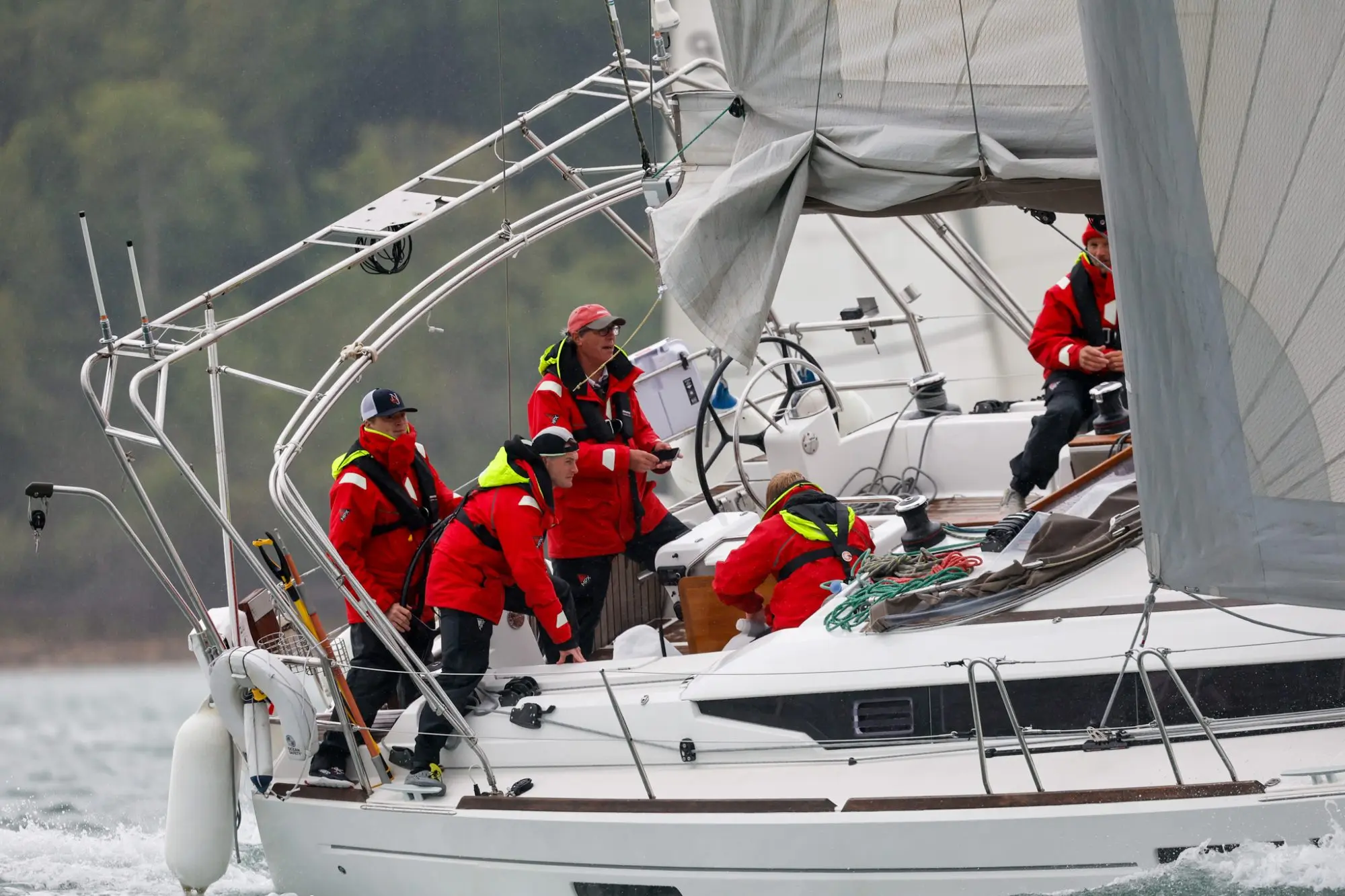 Round the Island Race 2025 – Race finish